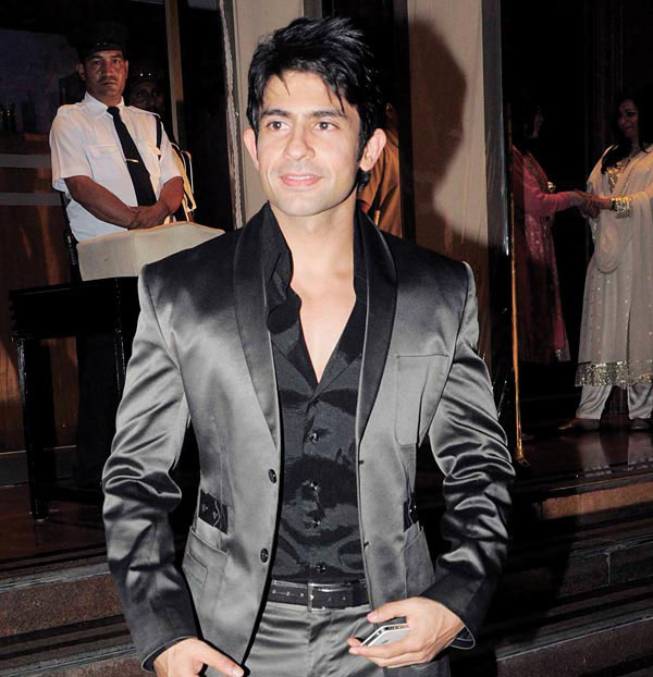 Hussain Kuwajerwala to debut in Bollywood with `Shree'